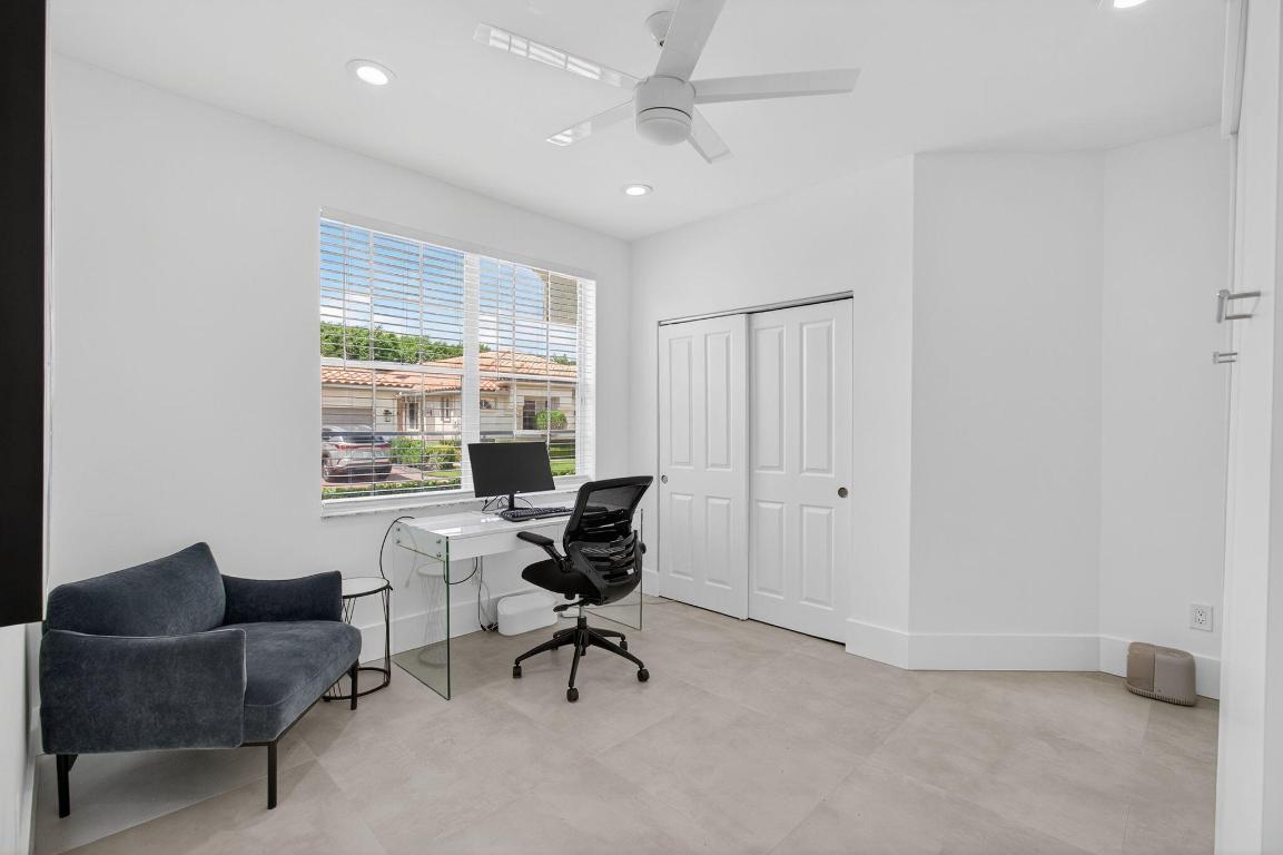 LAUREL POINTE - Residential