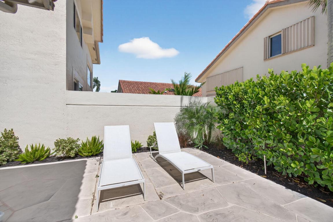 LAUREL POINTE - Residential