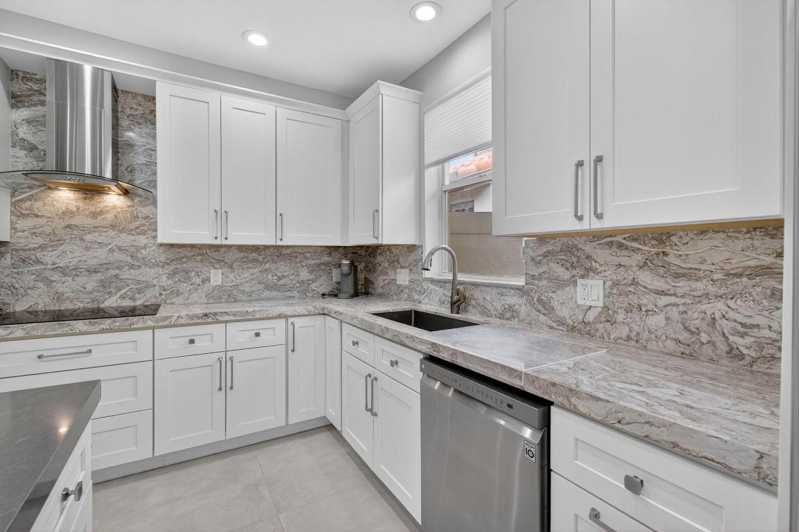 LAUREL POINTE - Residential