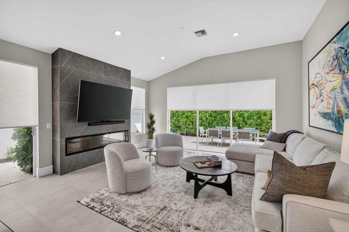 LAUREL POINTE - Residential