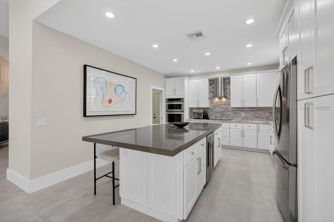 LAUREL POINTE - Residential