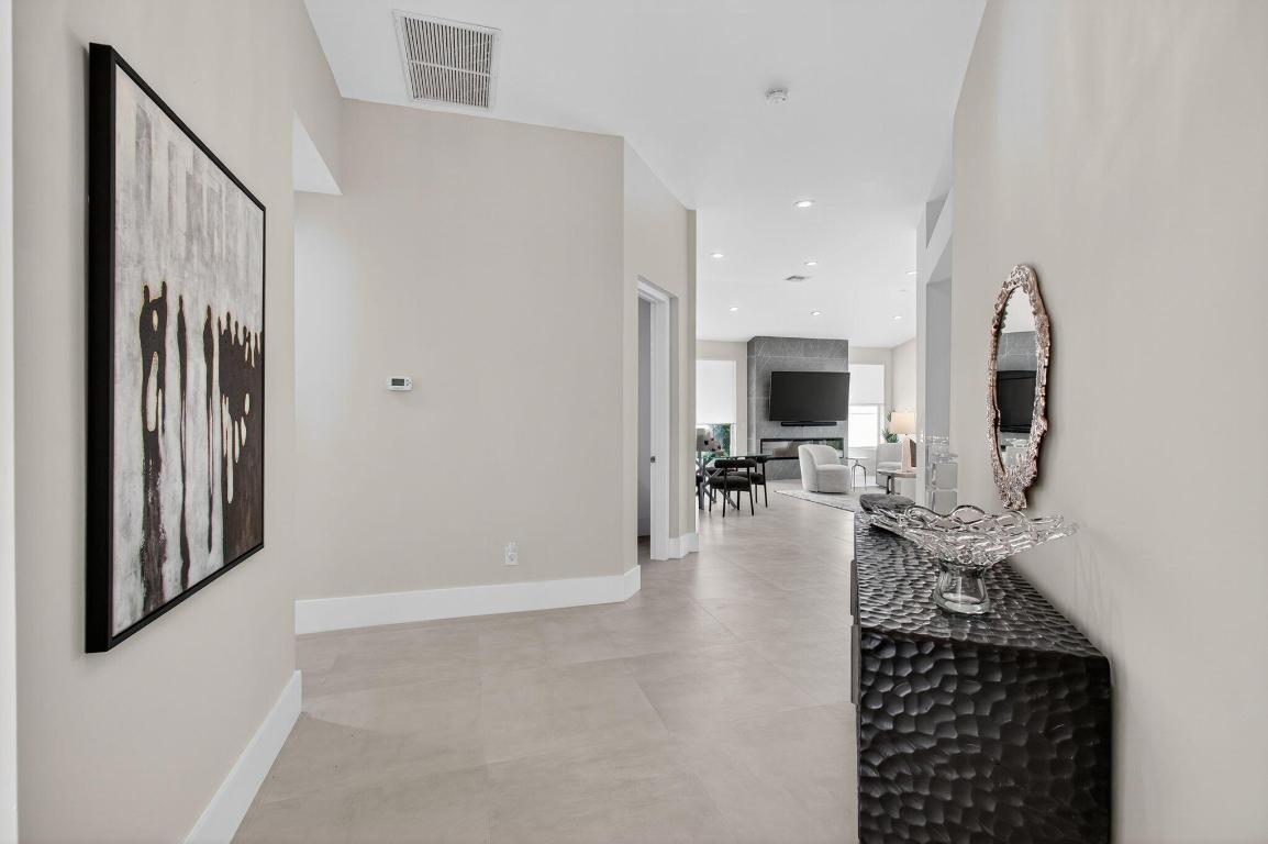 LAUREL POINTE - Residential