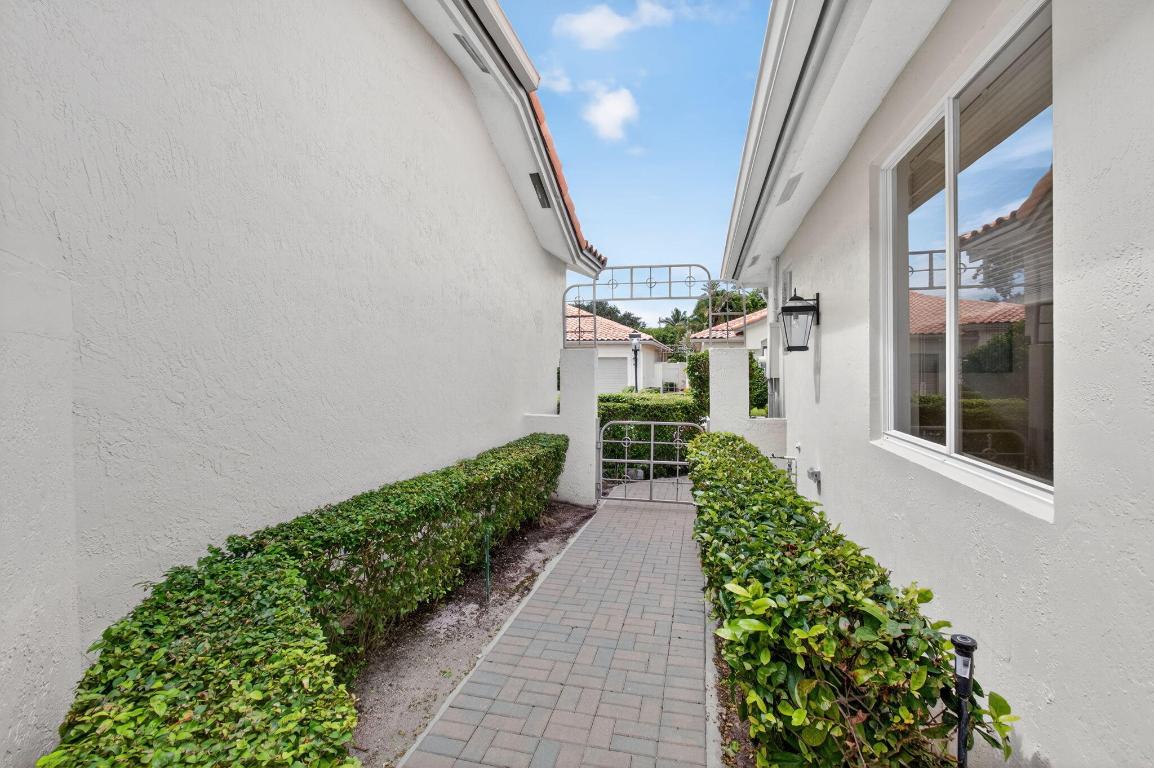 LAUREL POINTE - Residential