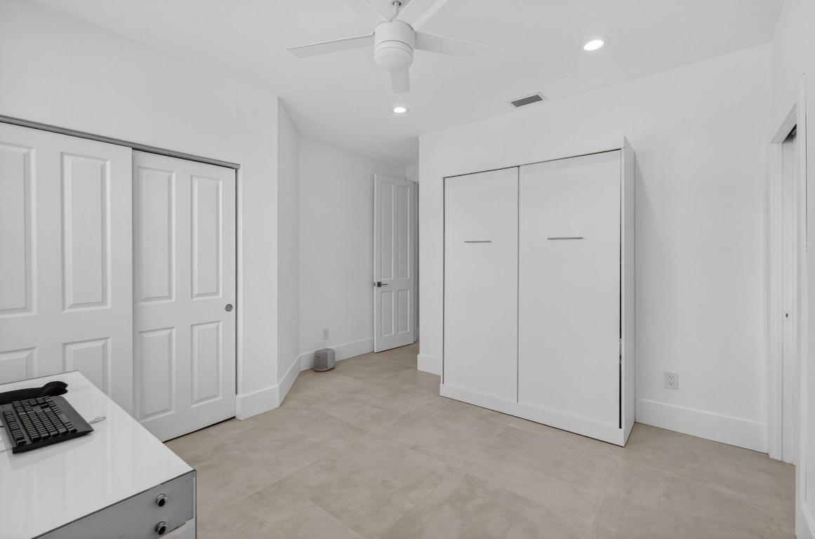 LAUREL POINTE - Residential