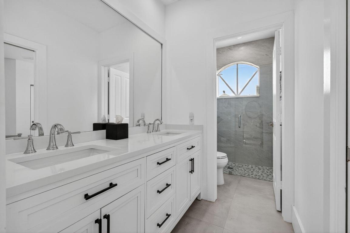 LAUREL POINTE - Residential