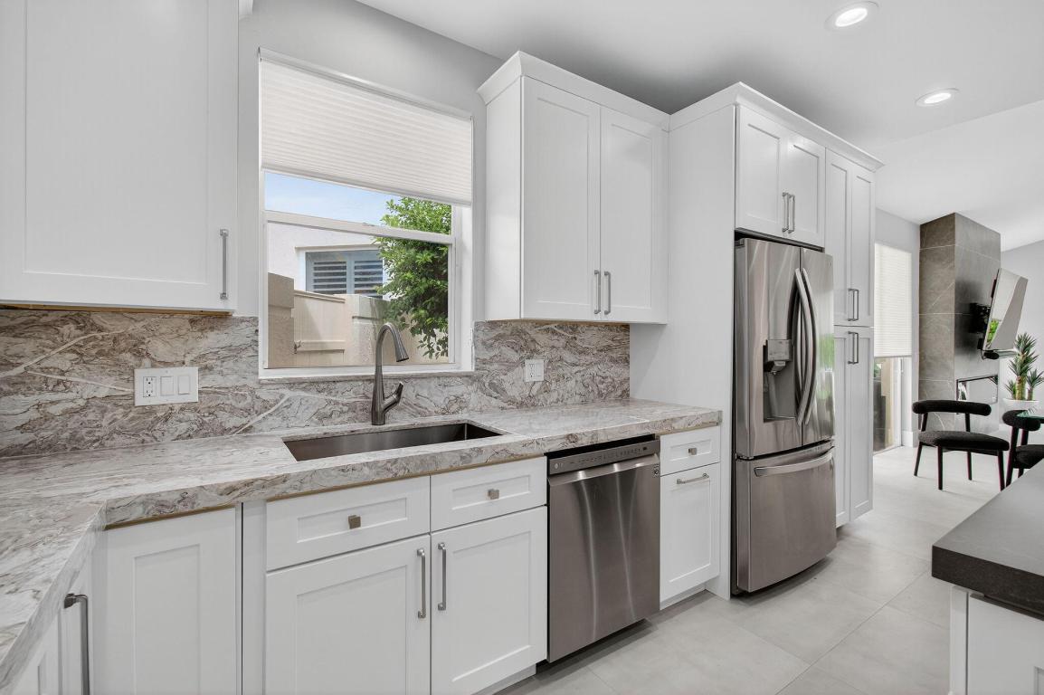 LAUREL POINTE - Residential