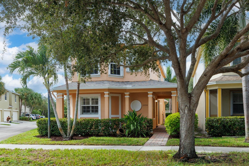 Photo of 2094 SE Eatonville Drive, Port Saint Lucie, FL 34952 (MLS # R11122158)