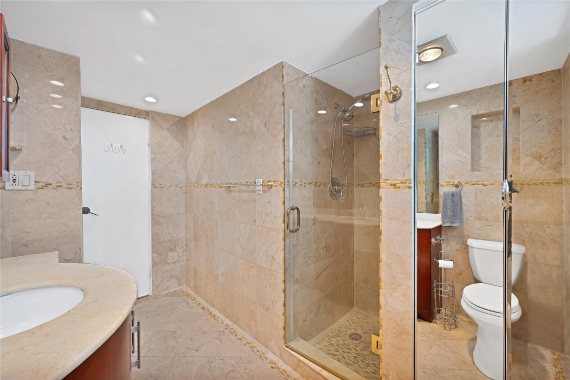 1980 S Ocean Drive 15L