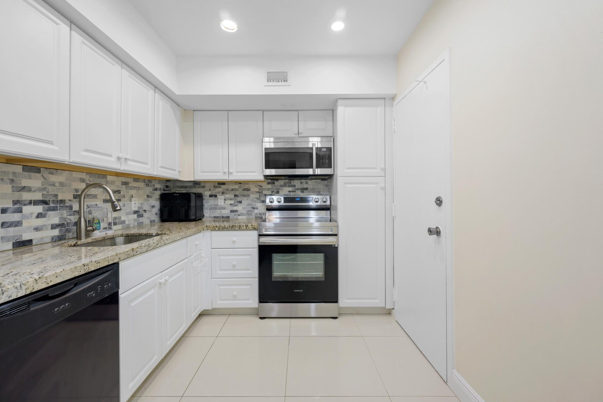 THE HEMISPHERES - Residential