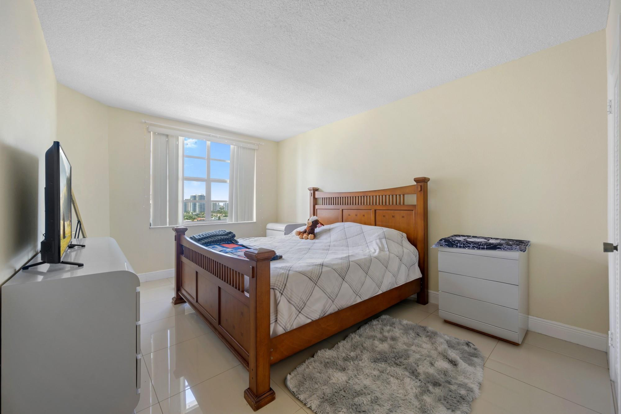 THE HEMISPHERES - Residential