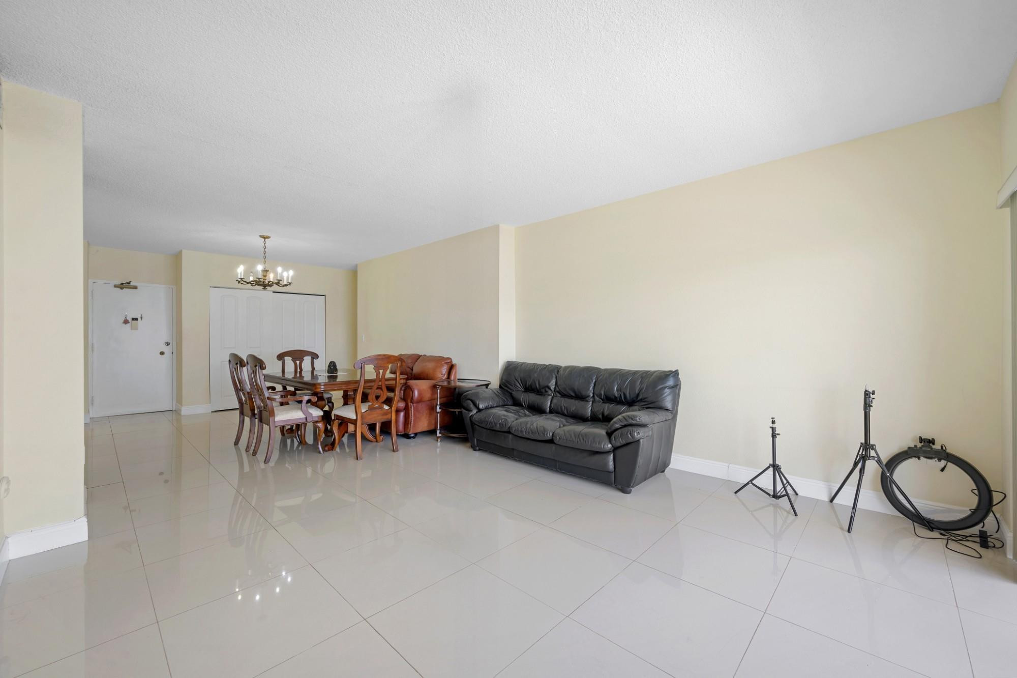 THE HEMISPHERES - Residential