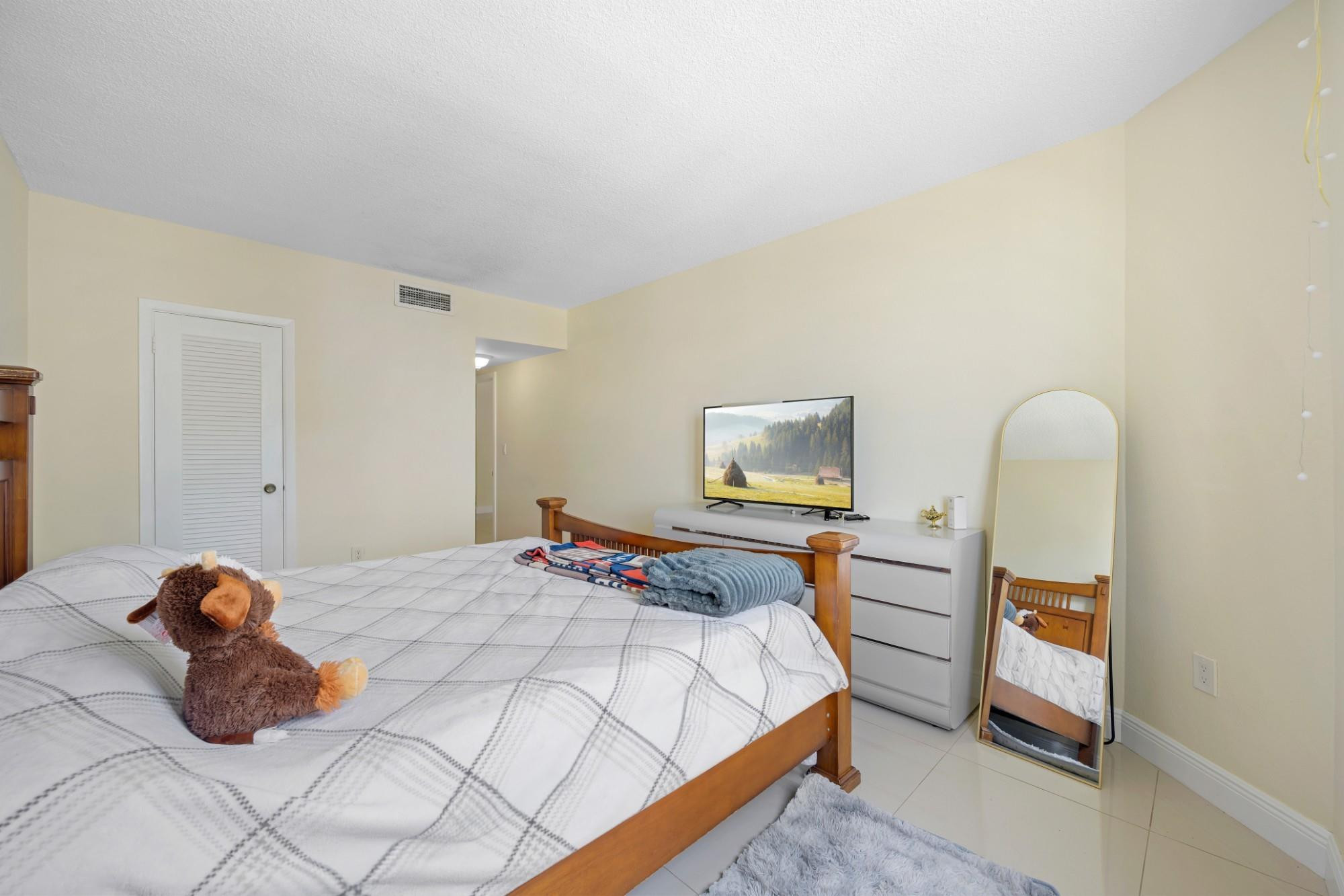 THE HEMISPHERES - Residential