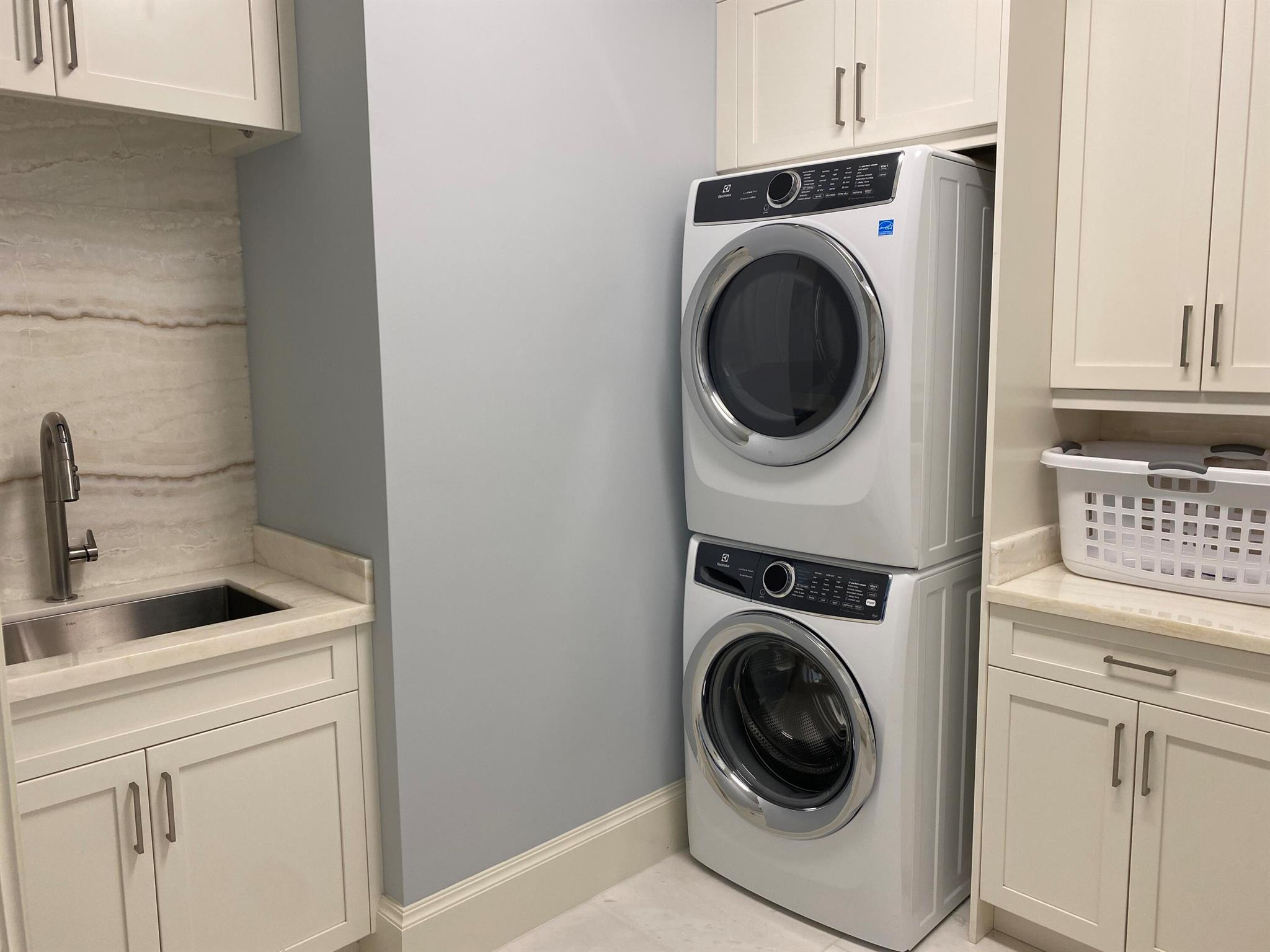 Inlet Palms - Residential