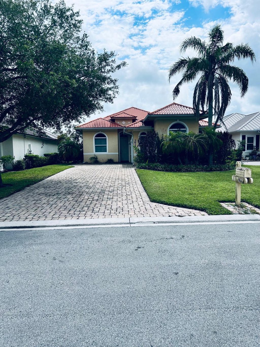 Photo of 3612 Grove Court, Fort Pierce, FL 34951 (MLS # B26030302)
