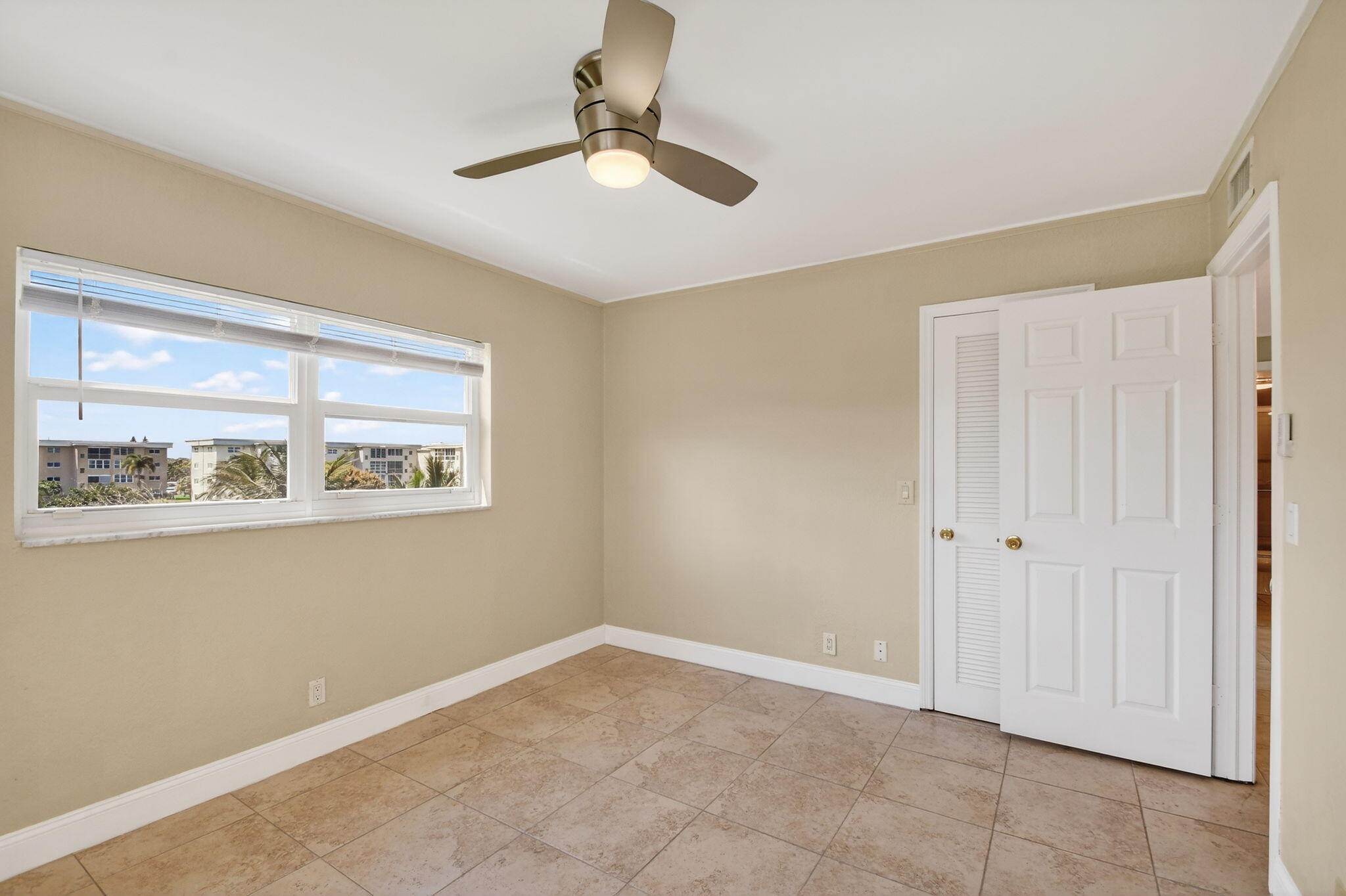 VILLAGE ROYALE ON THE GREEN CONDO - Residential