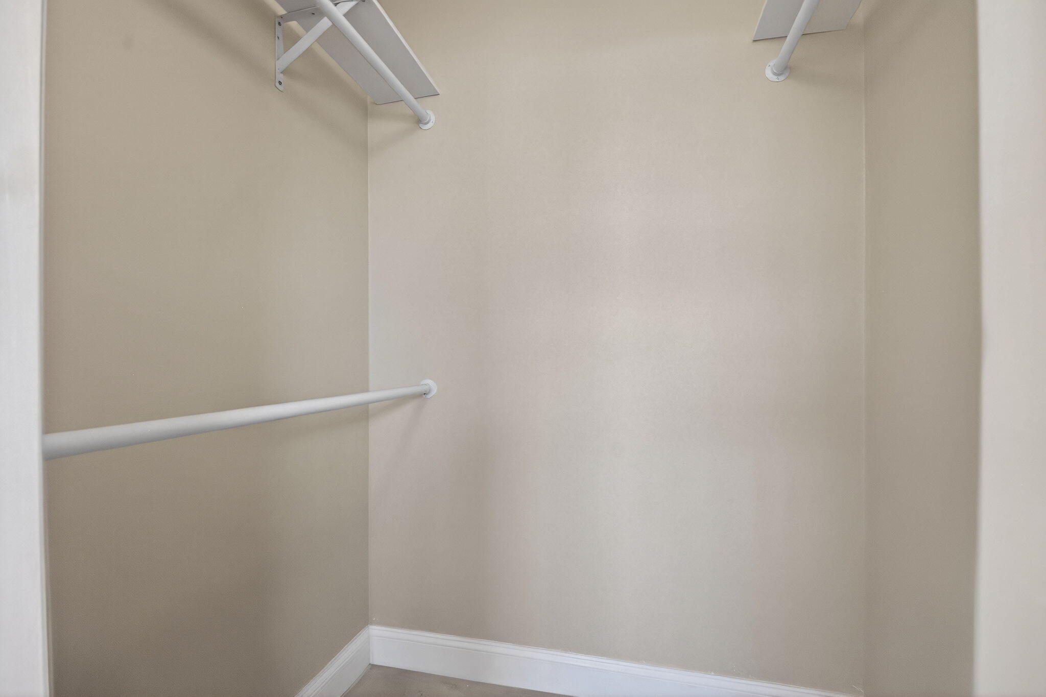 VILLAGE ROYALE ON THE GREEN CONDO - Residential