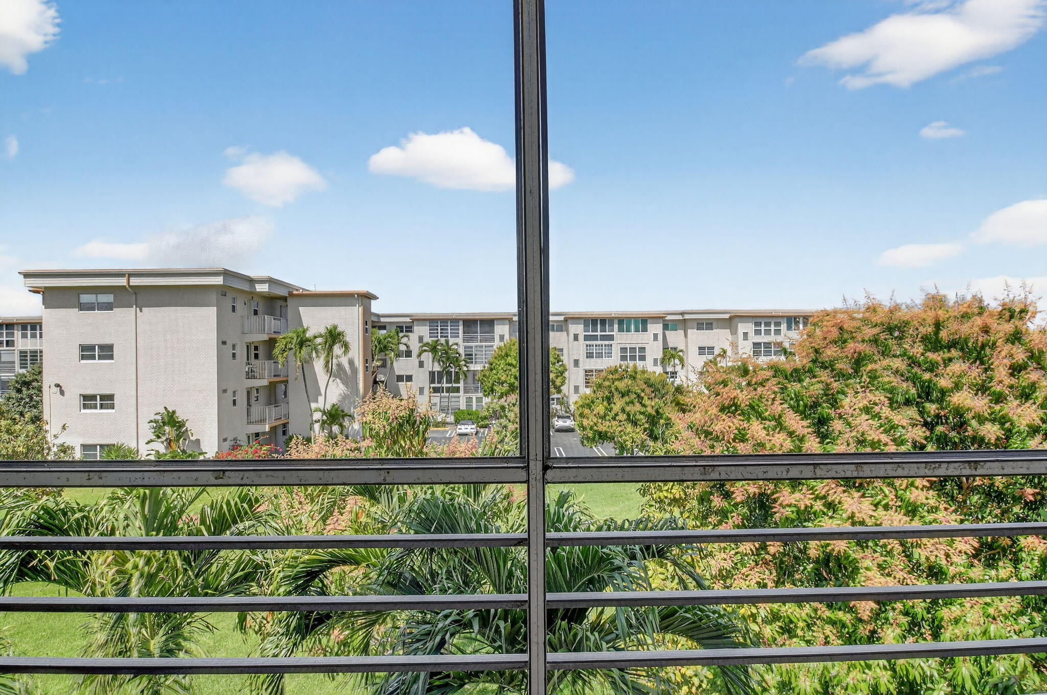 VILLAGE ROYALE ON THE GREEN CONDO - Residential