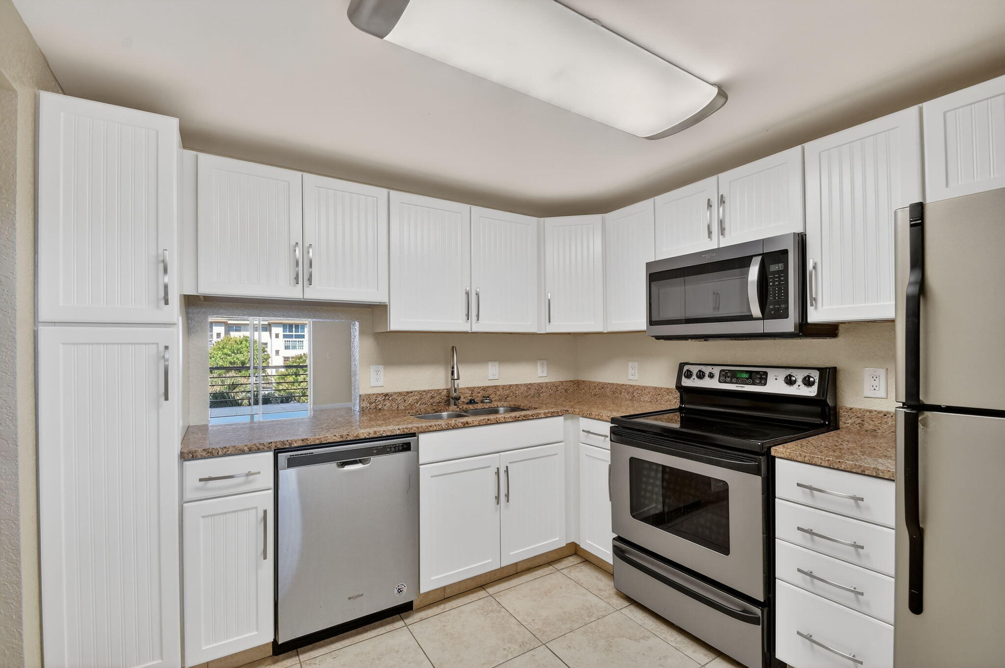 VILLAGE ROYALE ON THE GREEN CONDO - Residential