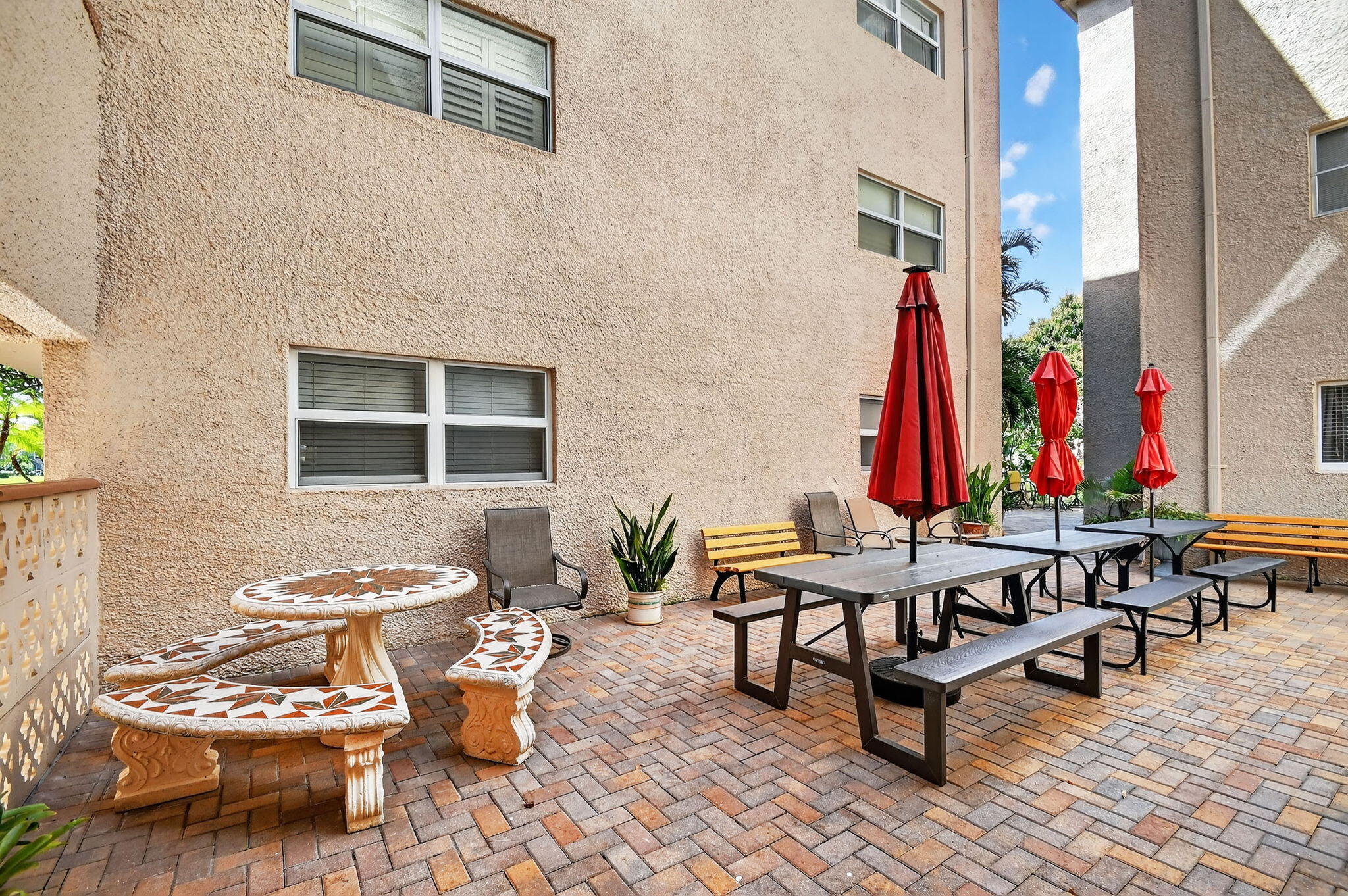 VILLAGE ROYALE ON THE GREEN CONDO - Residential