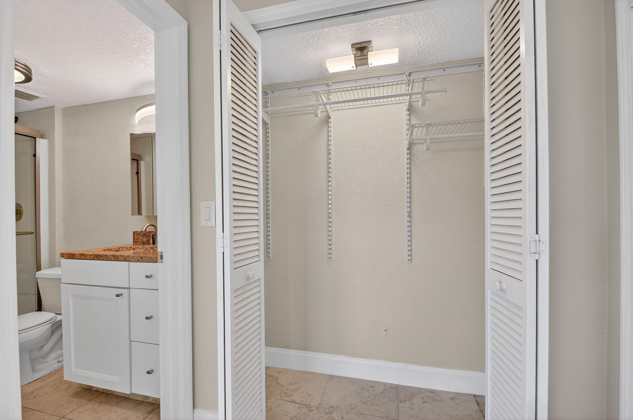 VILLAGE ROYALE ON THE GREEN CONDO - Residential