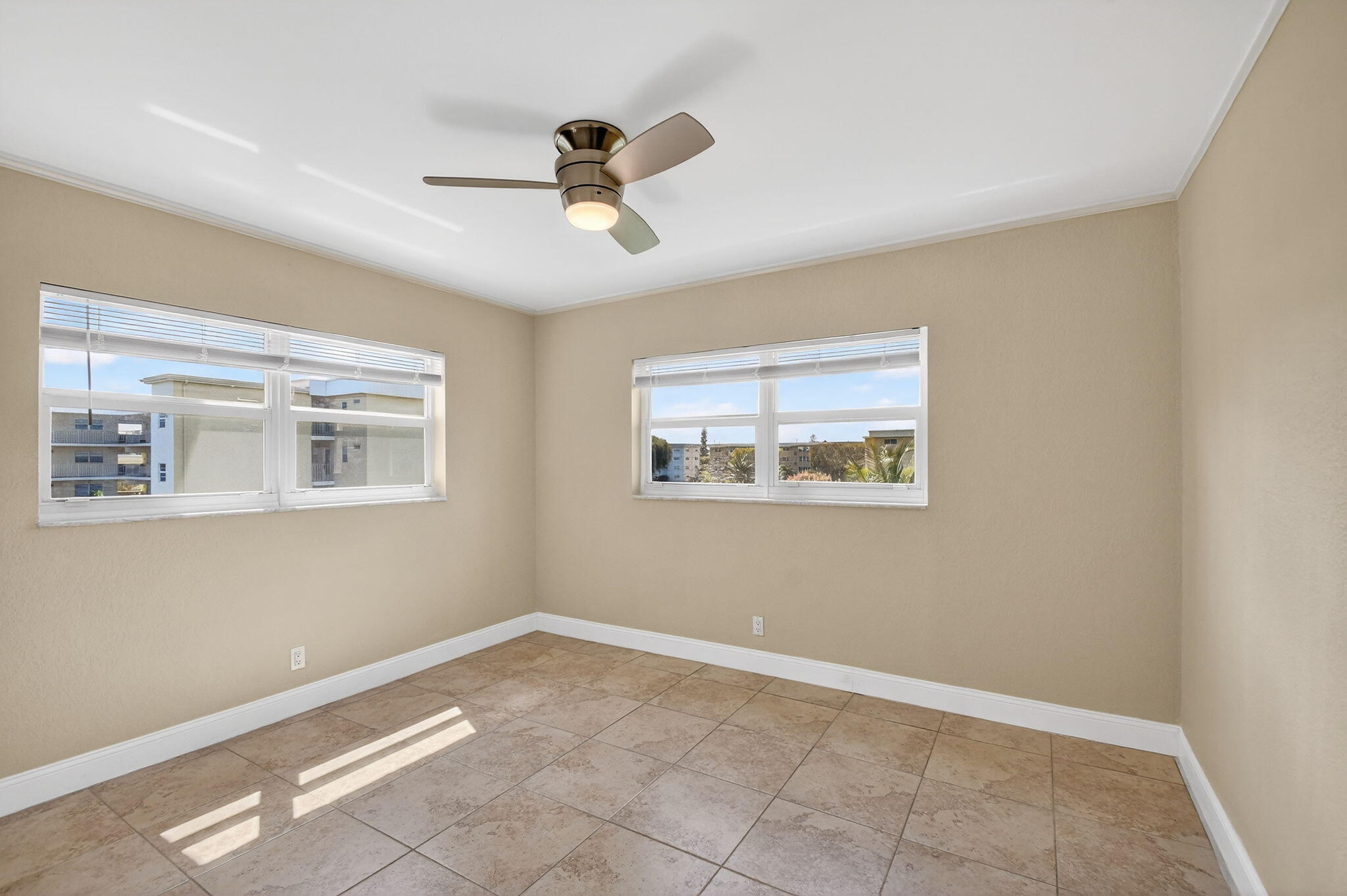 VILLAGE ROYALE ON THE GREEN CONDO - Residential