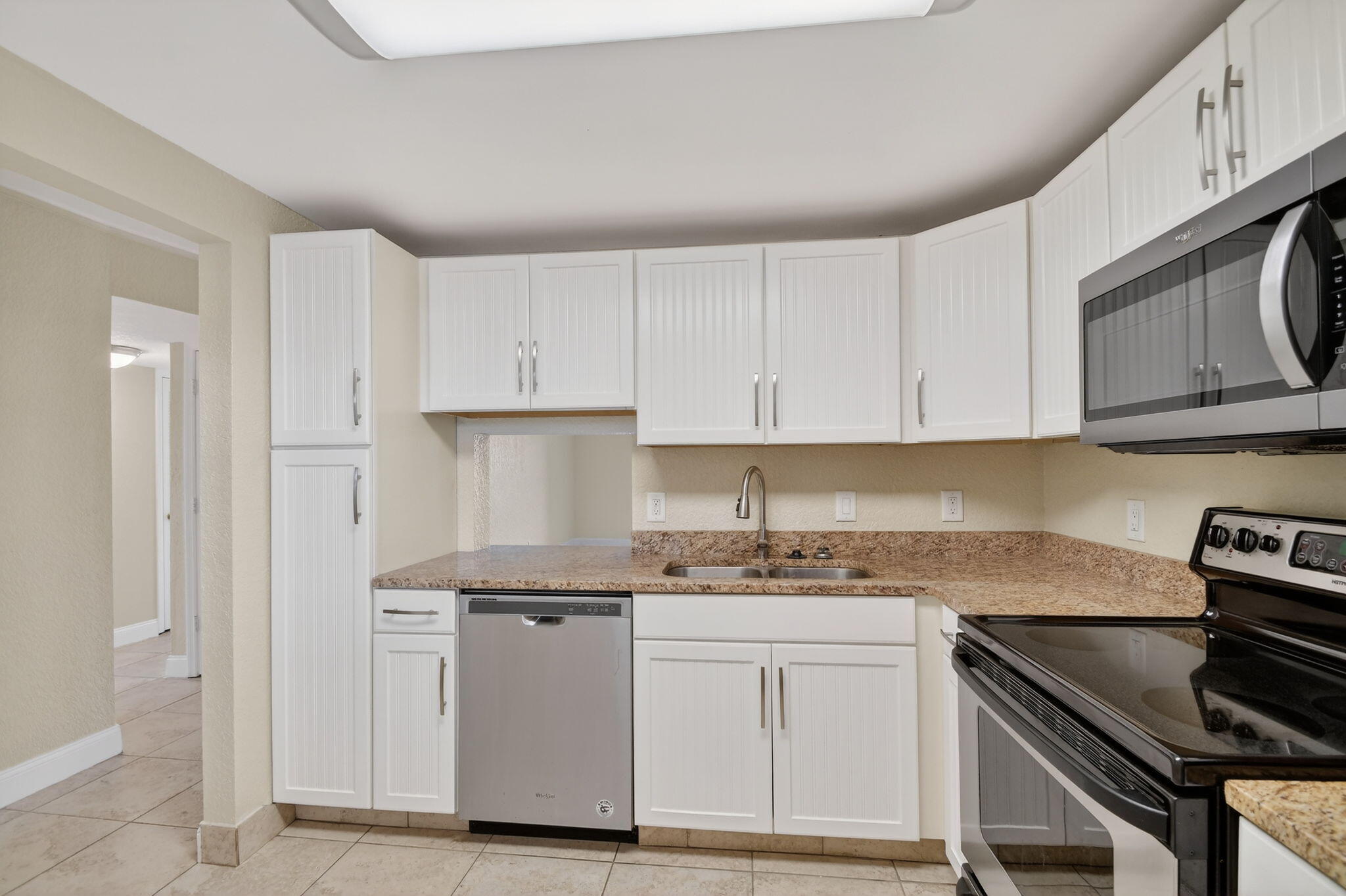 VILLAGE ROYALE ON THE GREEN CONDO - Residential