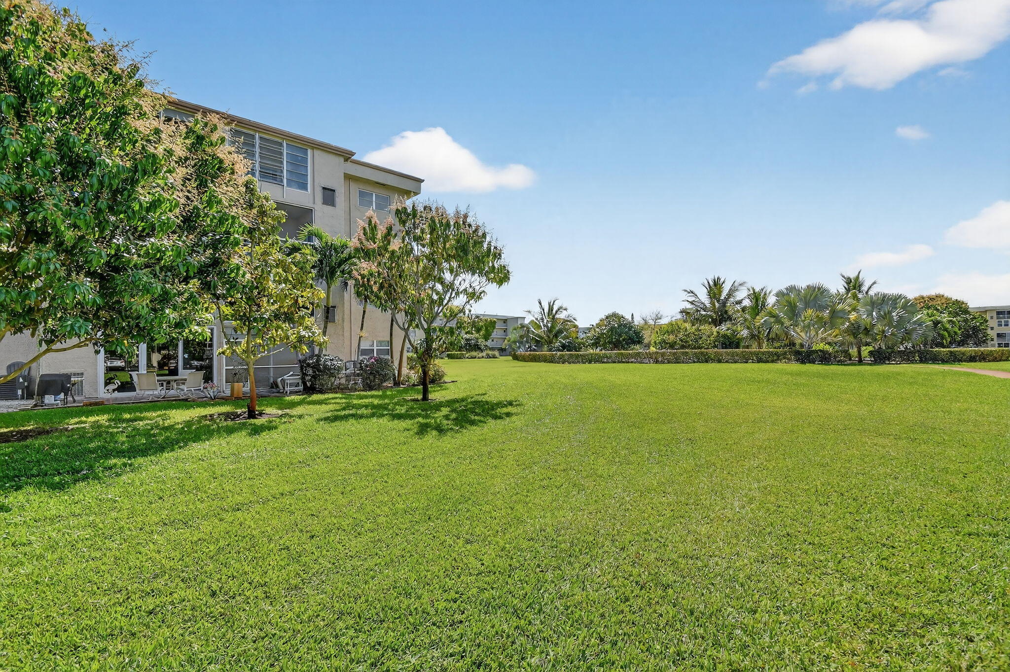 VILLAGE ROYALE ON THE GREEN CONDO - Residential