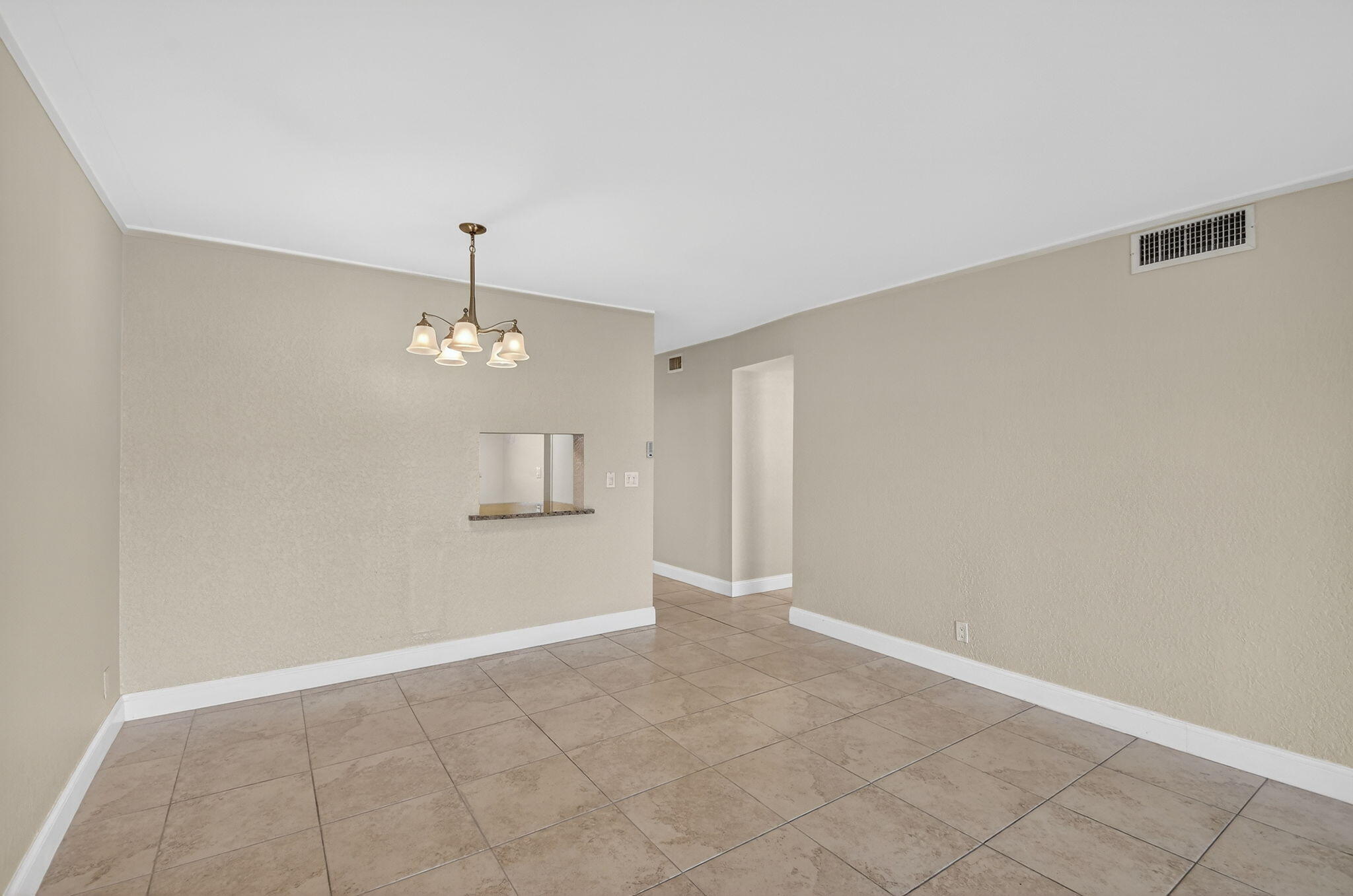 VILLAGE ROYALE ON THE GREEN CONDO - Residential