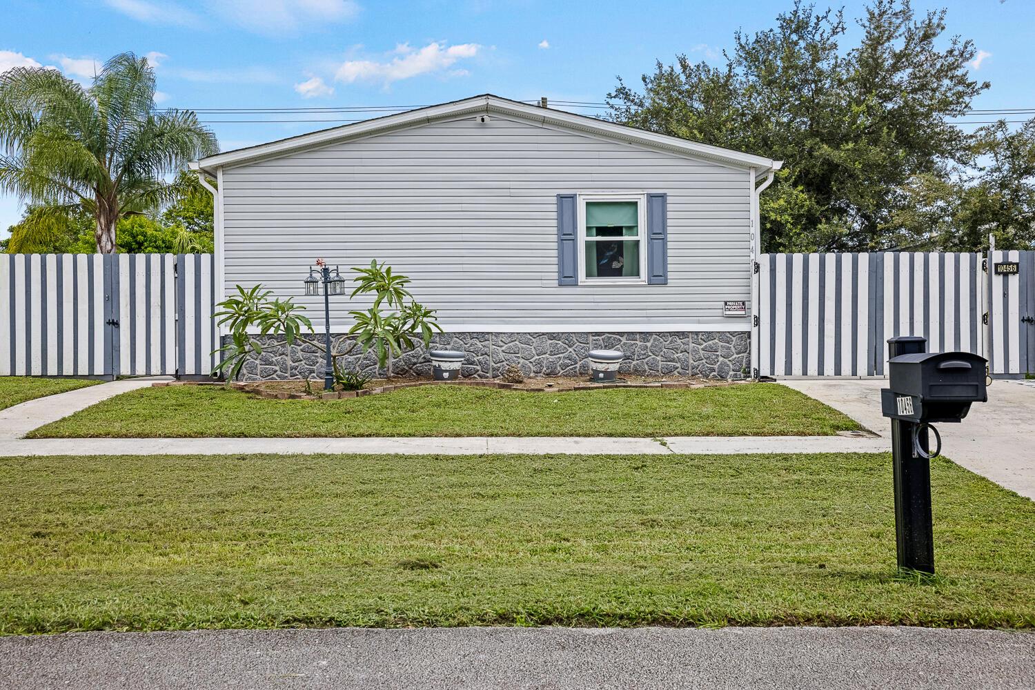 SANDALFOOT BLVD ESTATES - Residential