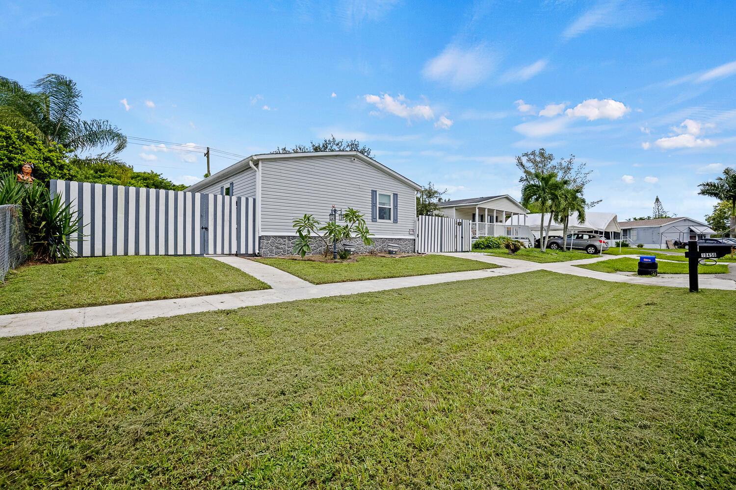 SANDALFOOT BLVD ESTATES - Residential