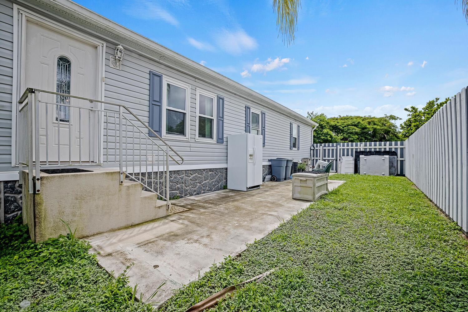 SANDALFOOT BLVD ESTATES - Residential