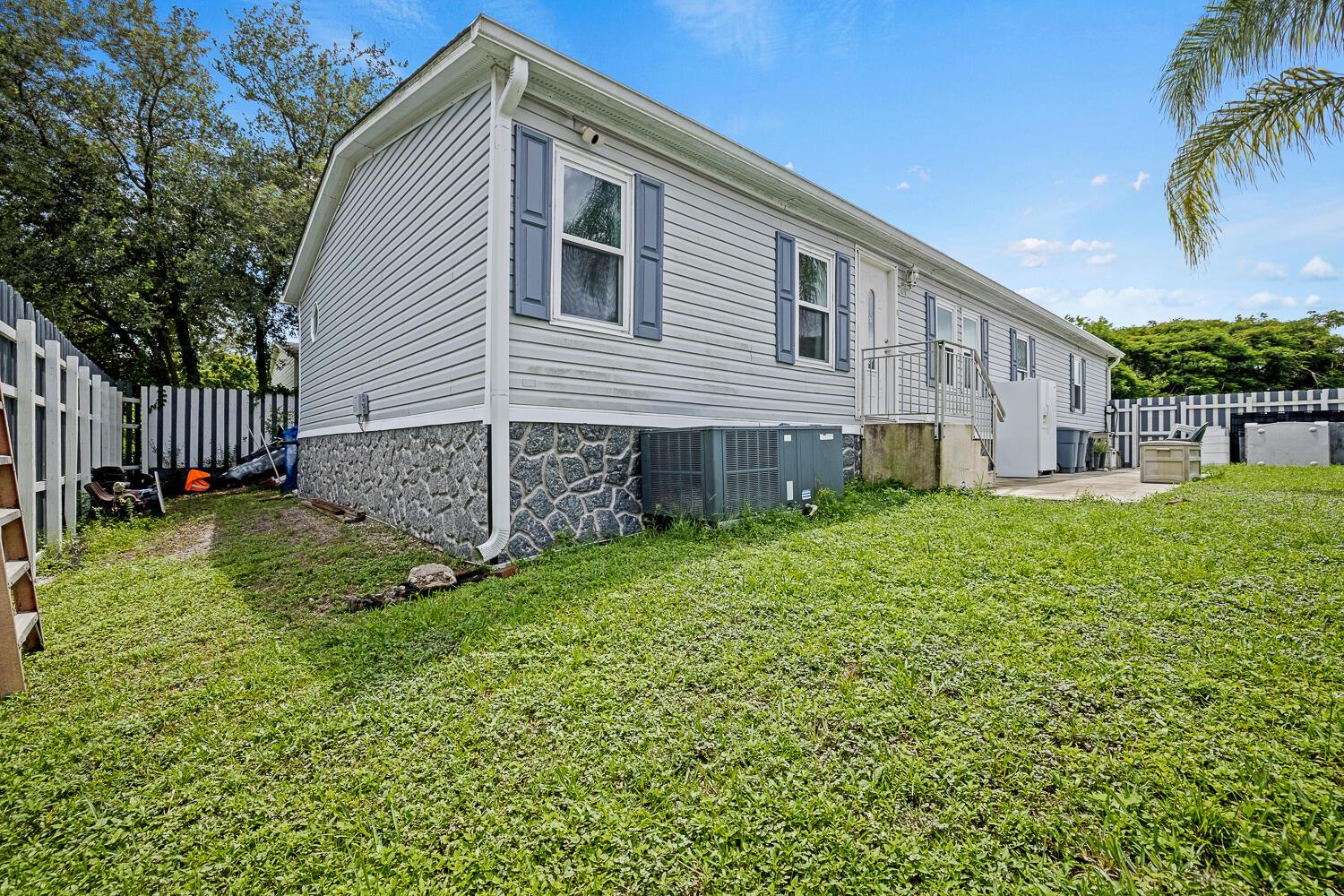 SANDALFOOT BLVD ESTATES - Residential