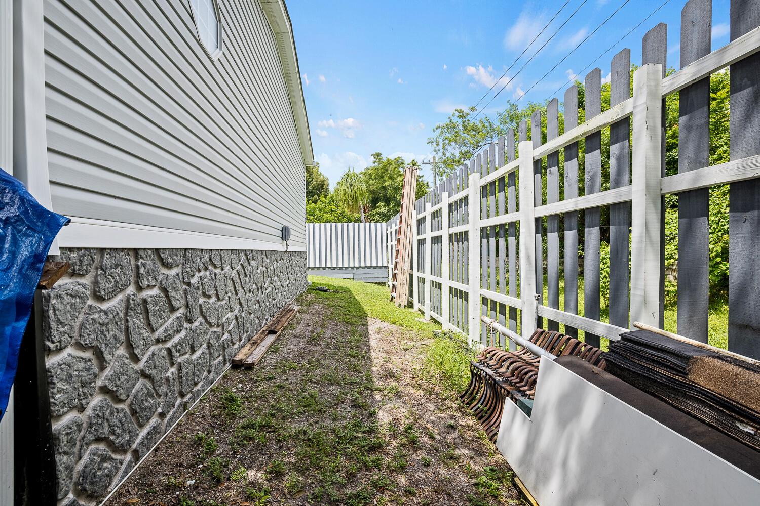 SANDALFOOT BLVD ESTATES - Residential