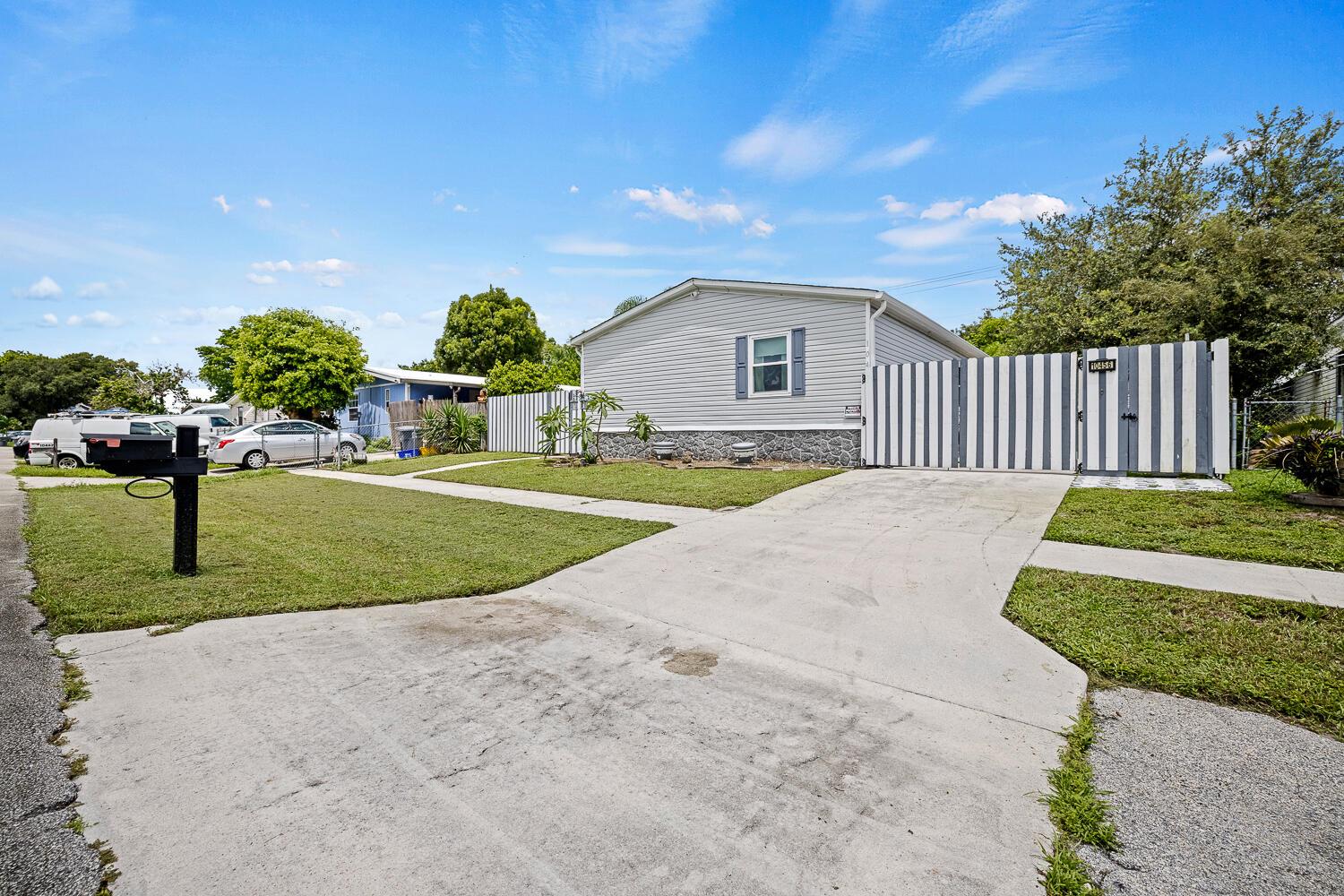 SANDALFOOT BLVD ESTATES - Residential