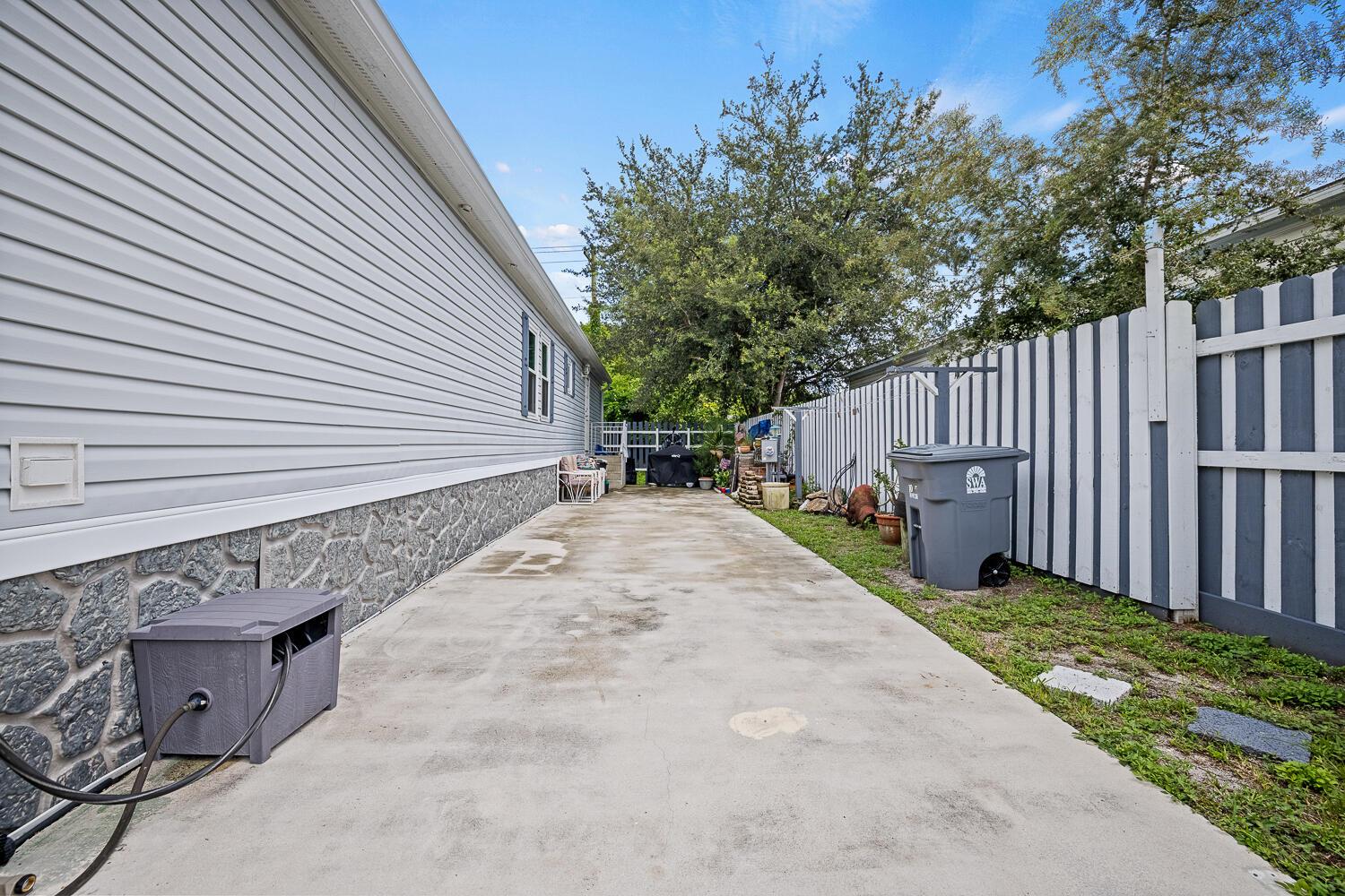 SANDALFOOT BLVD ESTATES - Residential