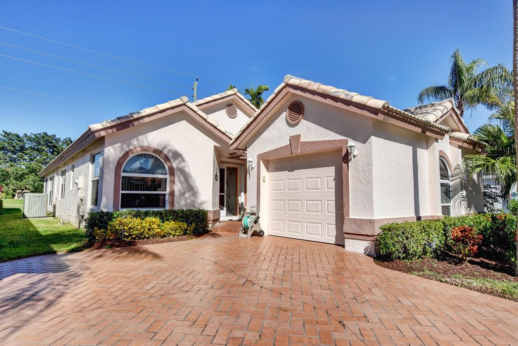 Photo of 6091 Bay Isles Drive, Boynton Beach, FL 33437 (MLS # R10772861)