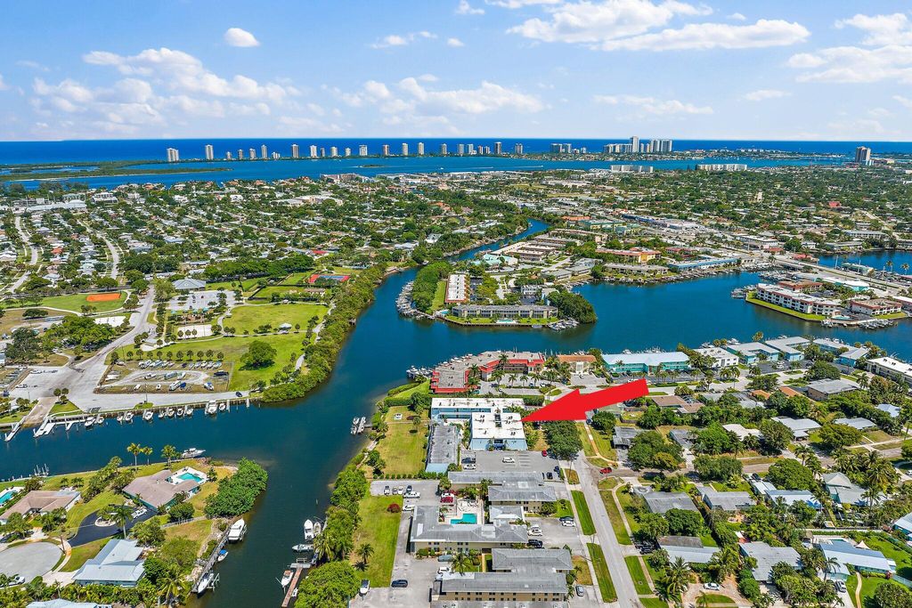 Photo of 725 Hummingbird Way Way #204, North Palm Beach, FL 33408 (MLS # R10796924)