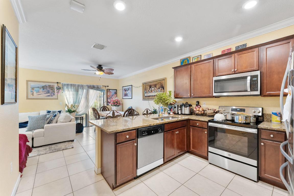 CELEBRATION POINTE - Residential