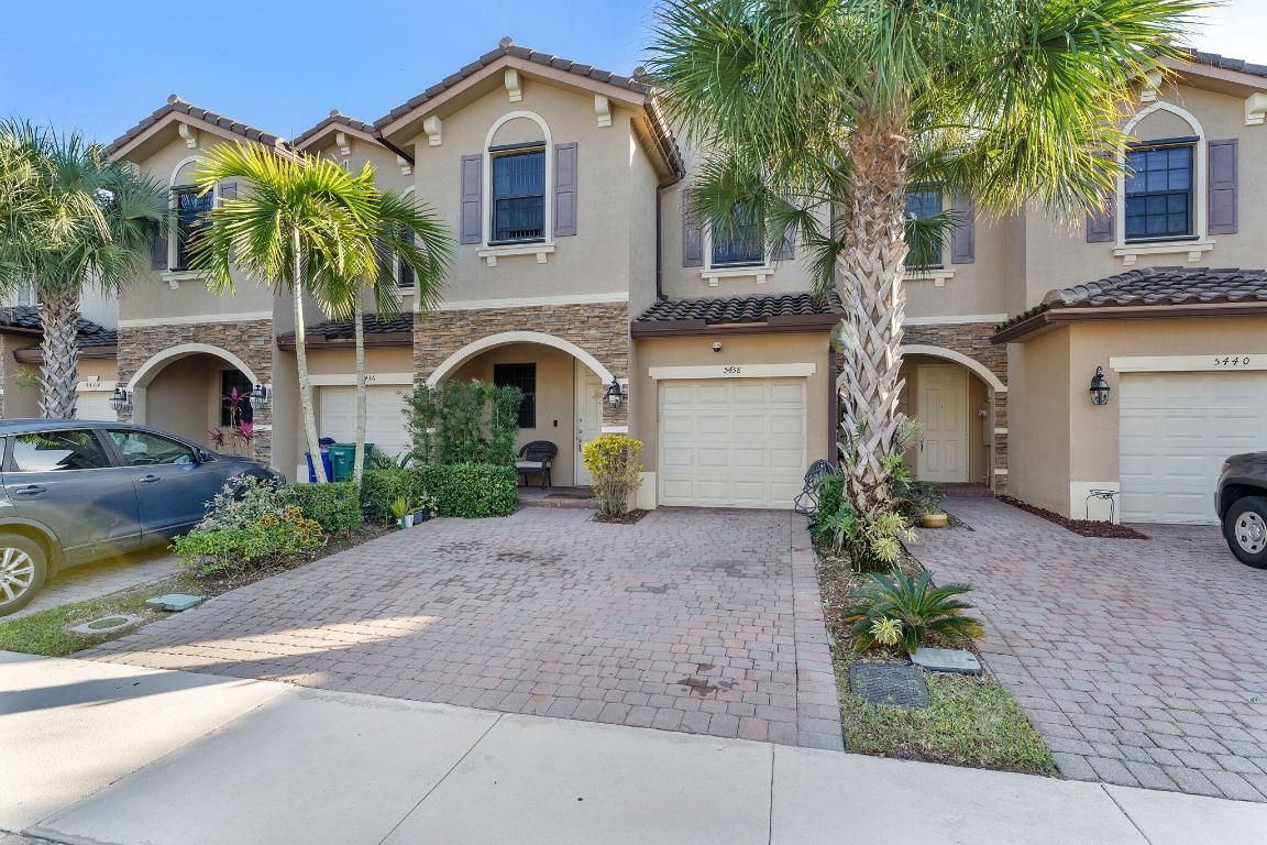 CELEBRATION POINTE - Residential