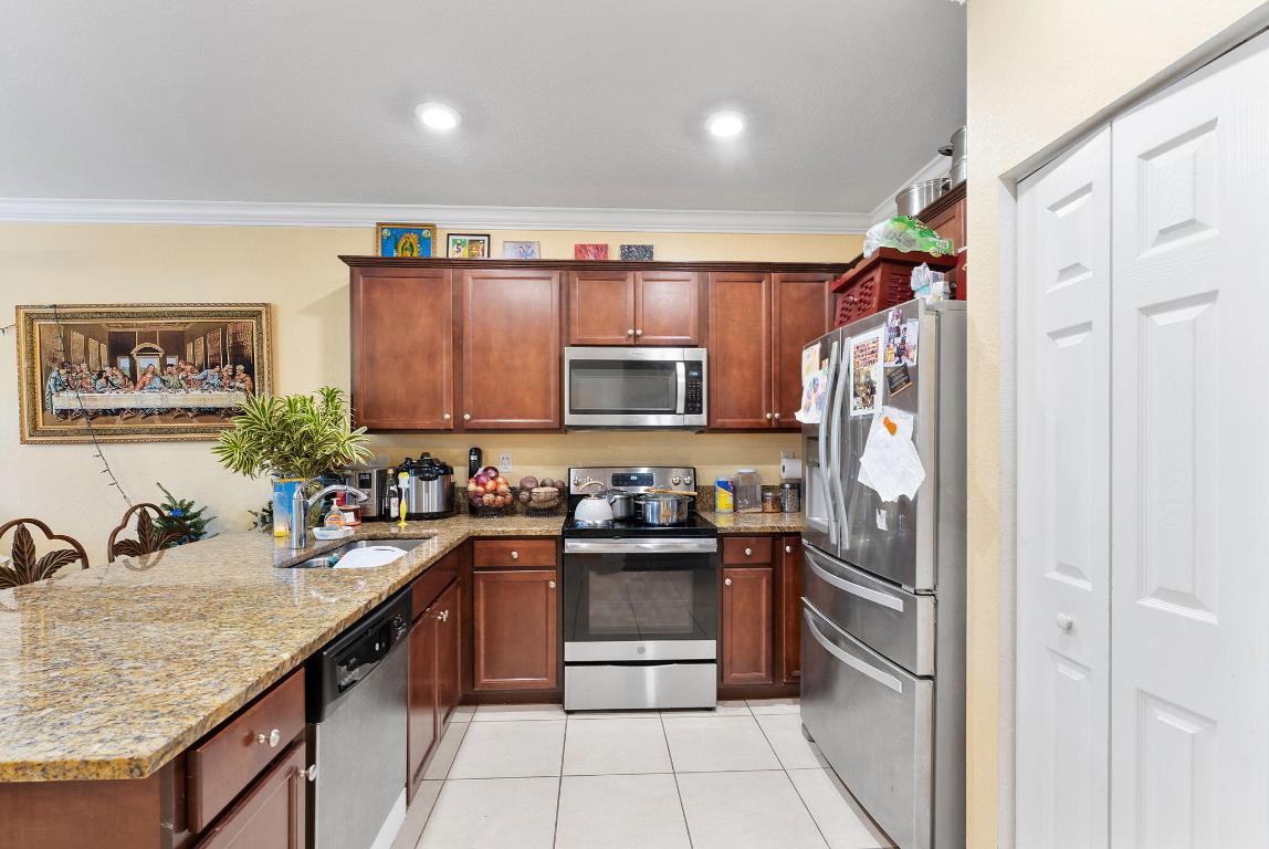 CELEBRATION POINTE - Residential