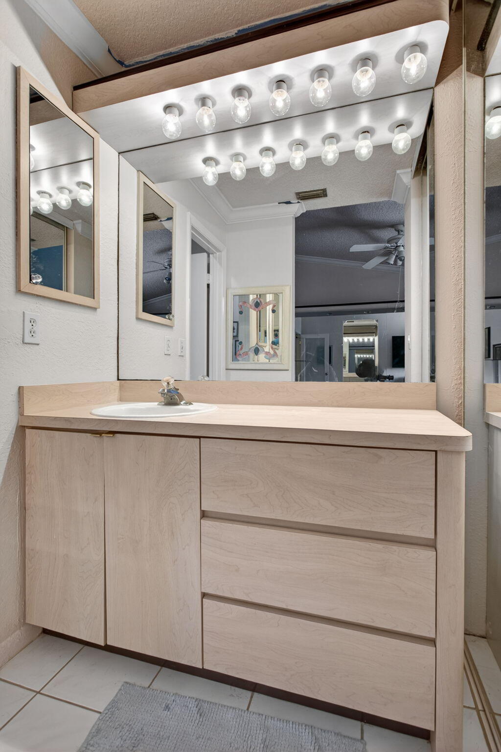 GOLDEN RAINTREE IV-B CONDO - Residential