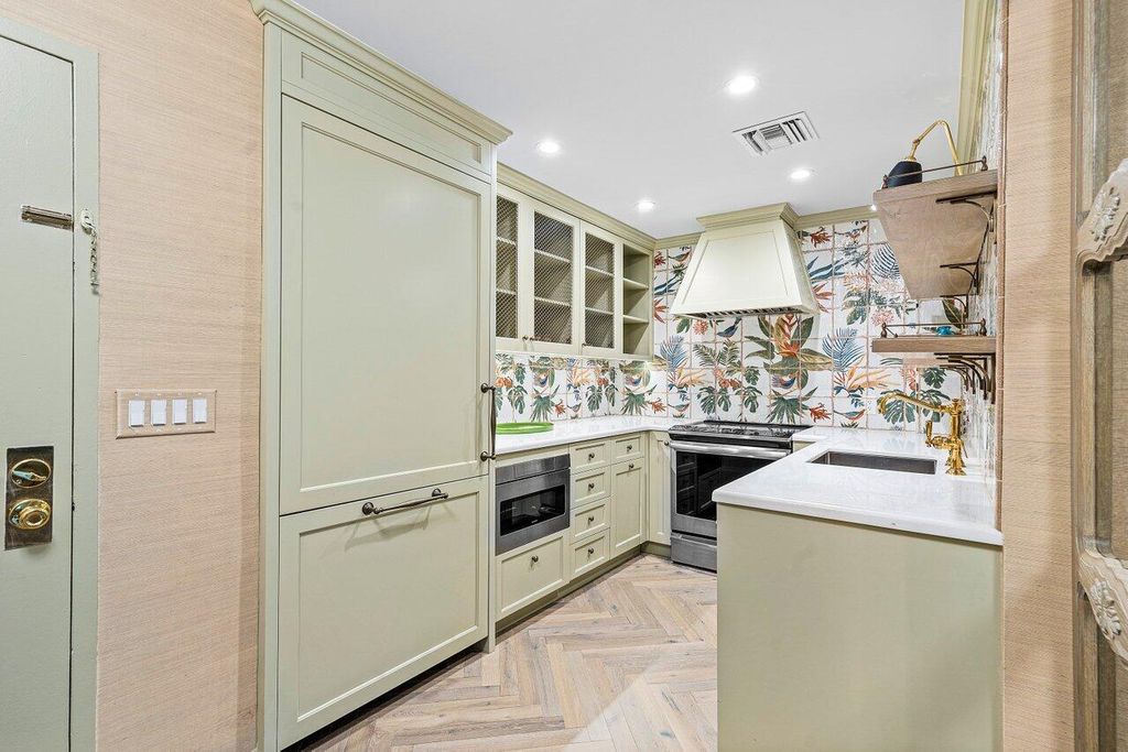 Photo of 227 Brazilian Avenue #2e, Palm Beach, FL 33480 (MLS # R11055135)