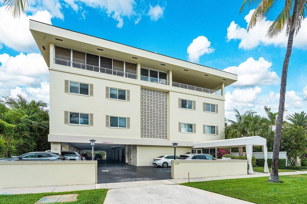 Photo of 227 Brazilian Avenue #2e, Palm Beach, FL 33480 (MLS # R11055135)