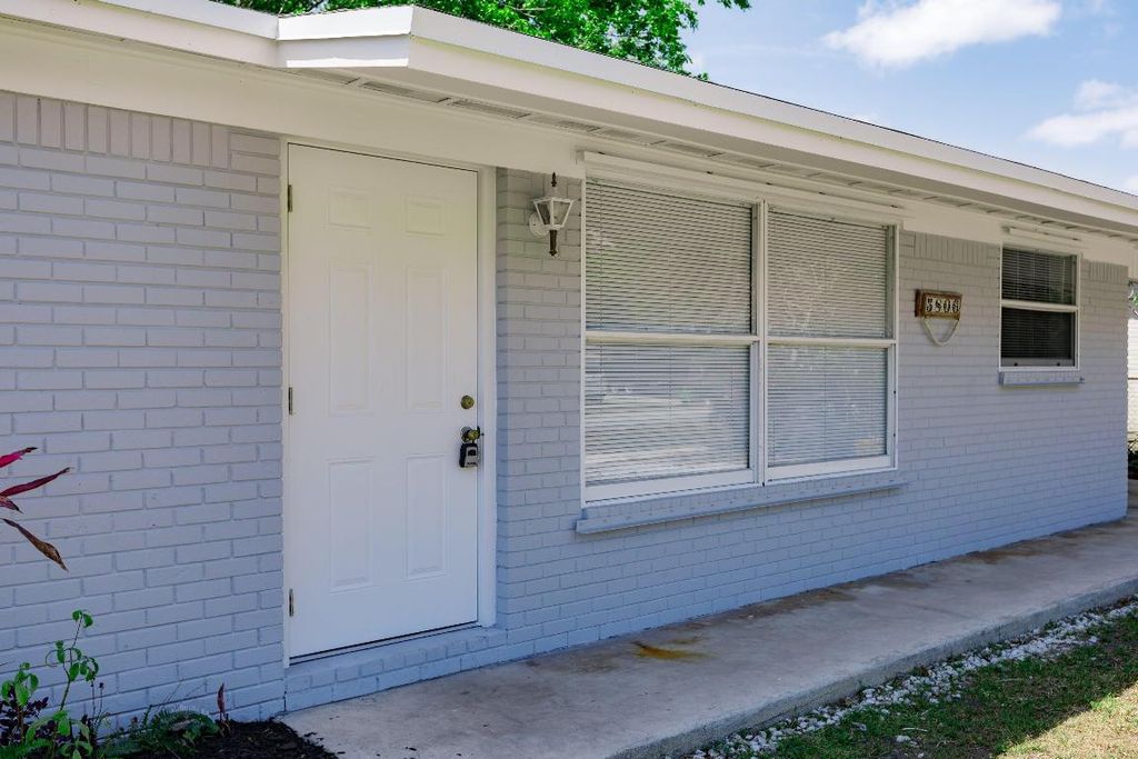 Photo of 5806 Sullivan Road, Jupiter, FL 33458 (MLS # R10980760)