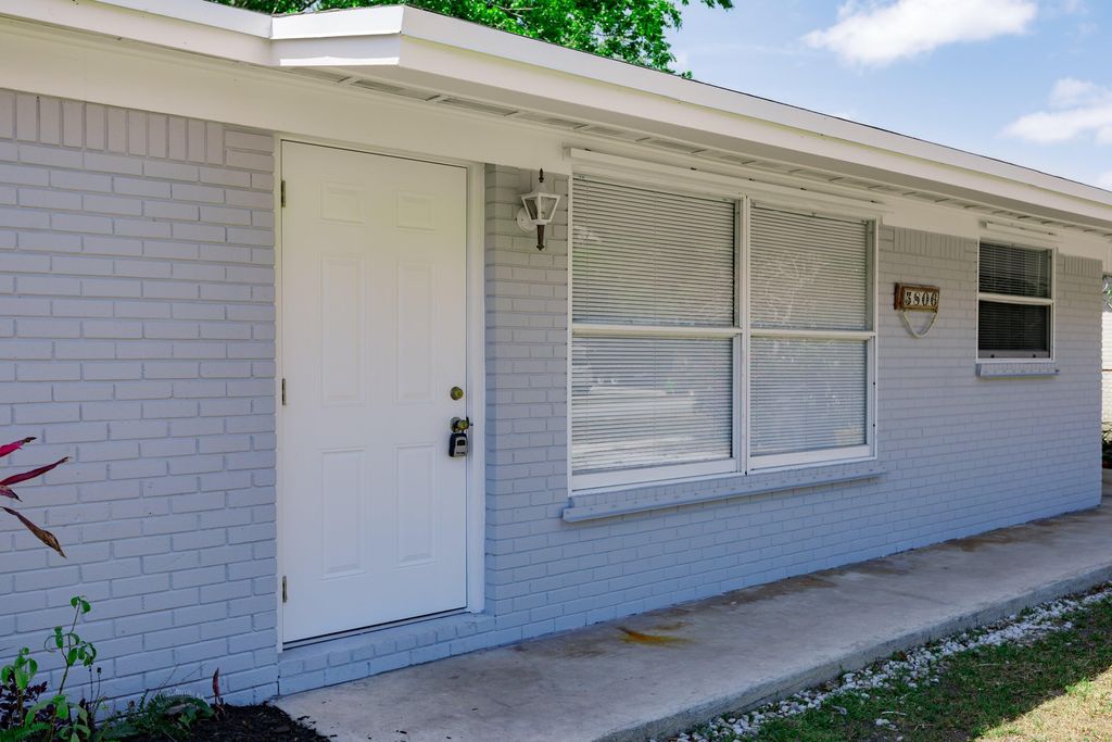 Photo of 5806 Sullivan Road, Jupiter, FL 33458 (MLS # R10980760)