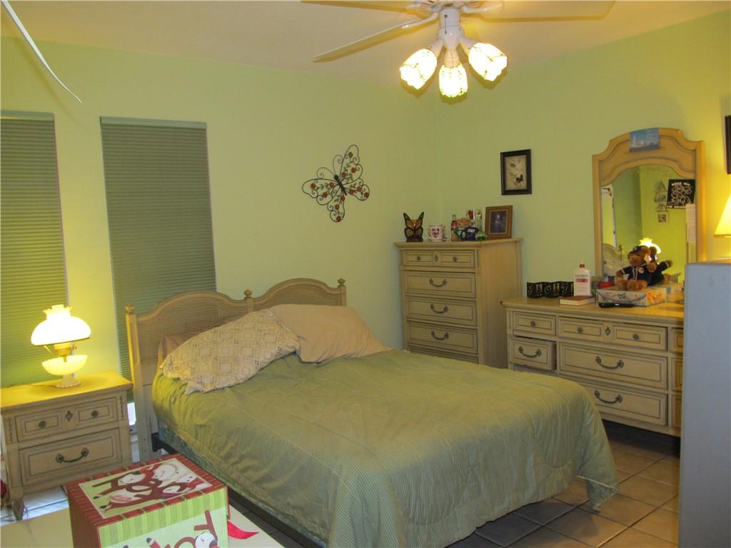 HOLLYWOOD LAKES SEC - Residential