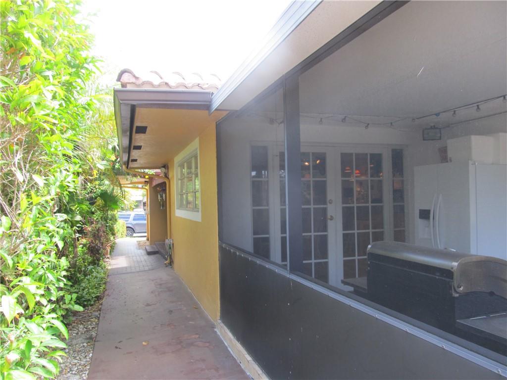 HOLLYWOOD LAKES SEC - Residential