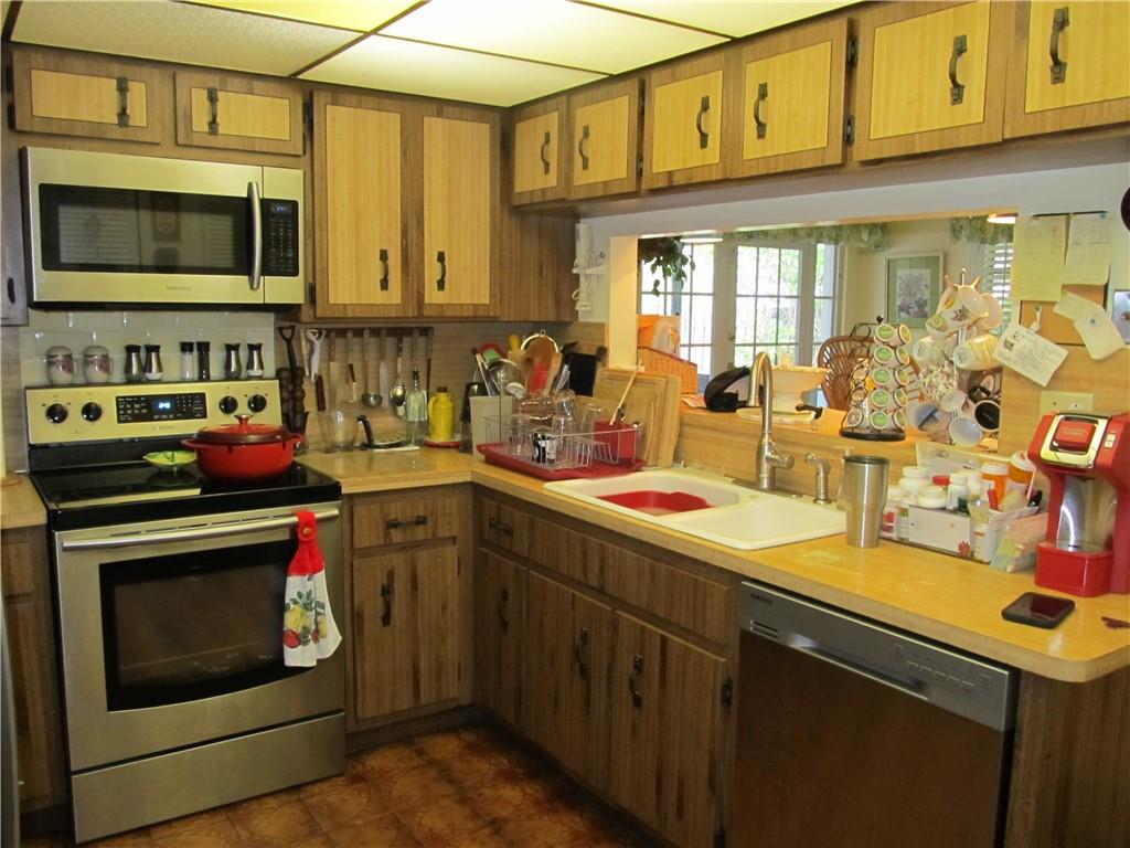 HOLLYWOOD LAKES SEC - Residential