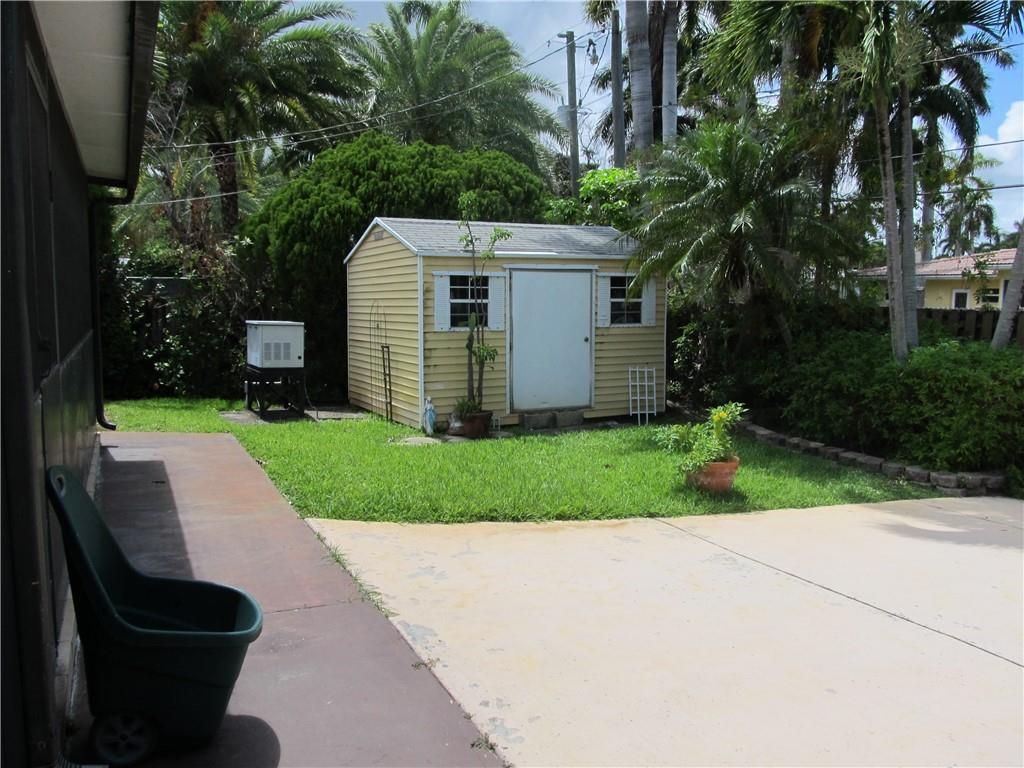 HOLLYWOOD LAKES SEC - Residential