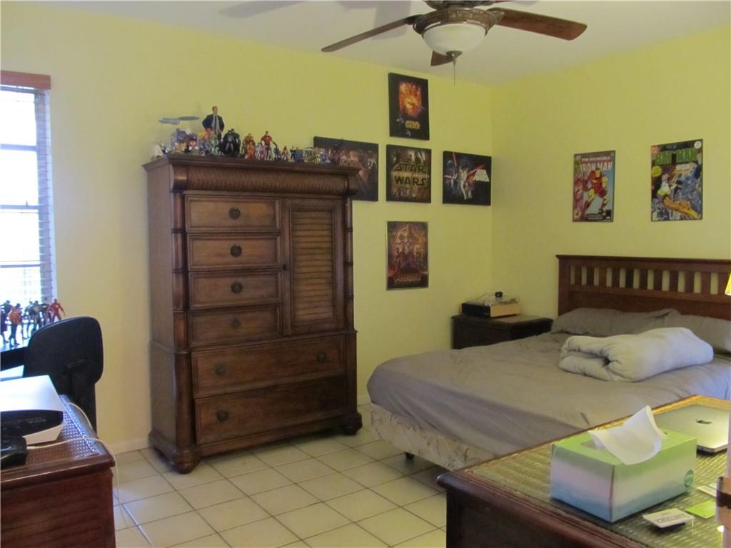 HOLLYWOOD LAKES SEC - Residential